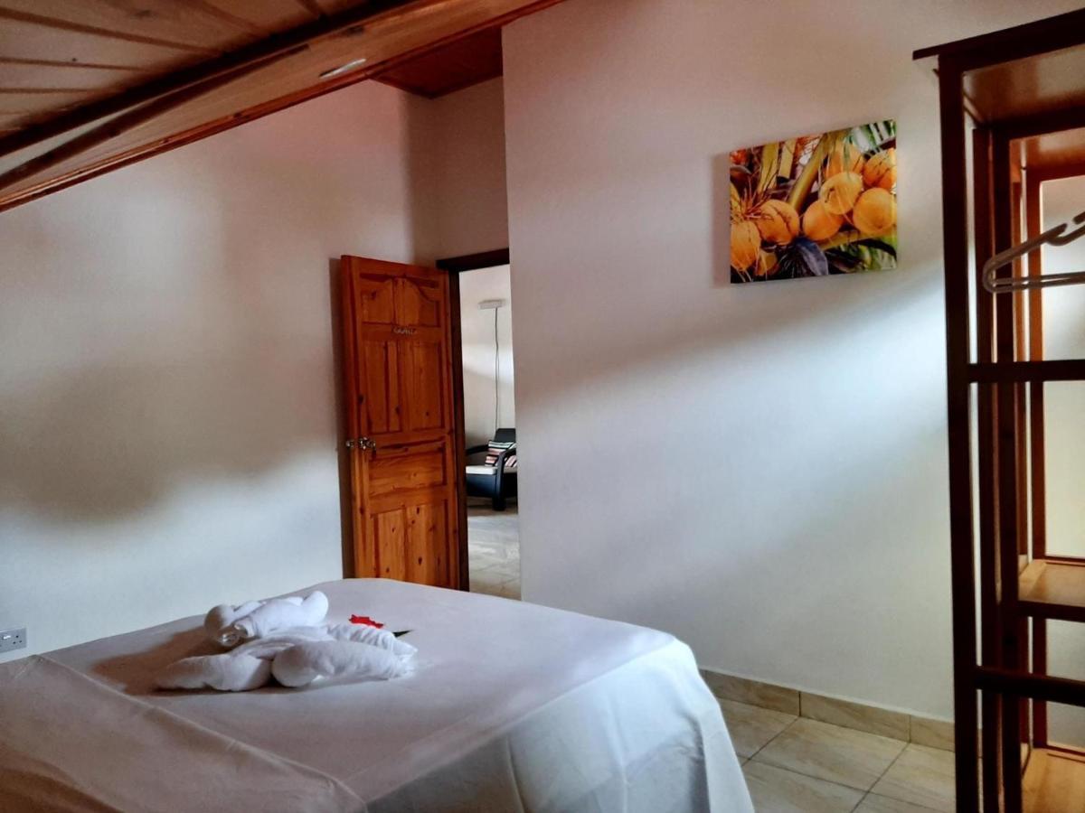 La Source Self Catering Hotel La Digue Exterior foto
