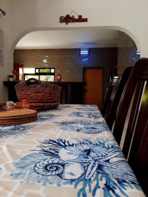 La Source Self Catering Hotel La Digue Exterior foto